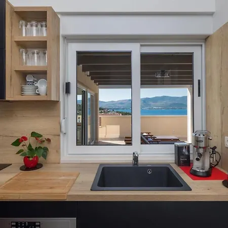 Luxury Penthouse Olive Tree * 斯拉汀